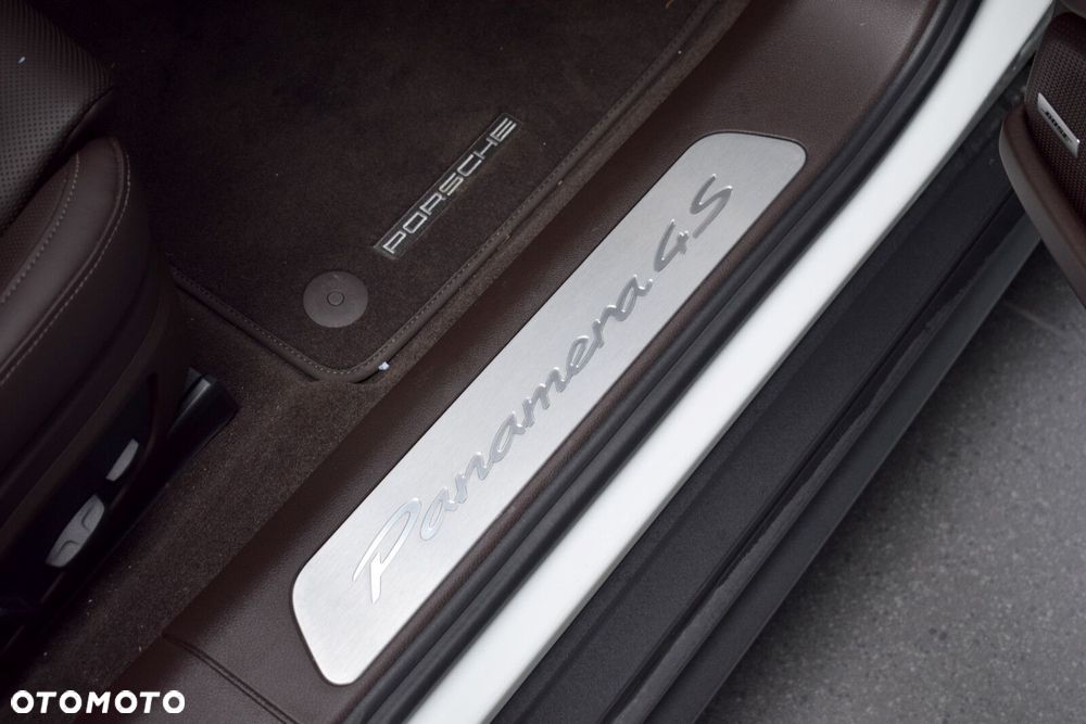 Porsche Panamera - 21