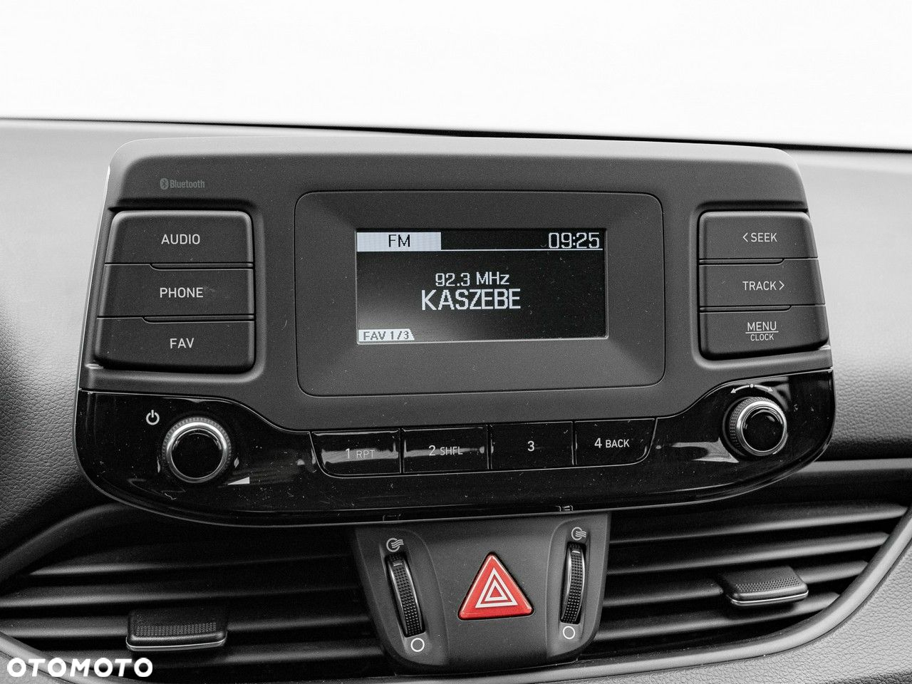 Hyundai i30 1.5 DPI Classic + - 21
