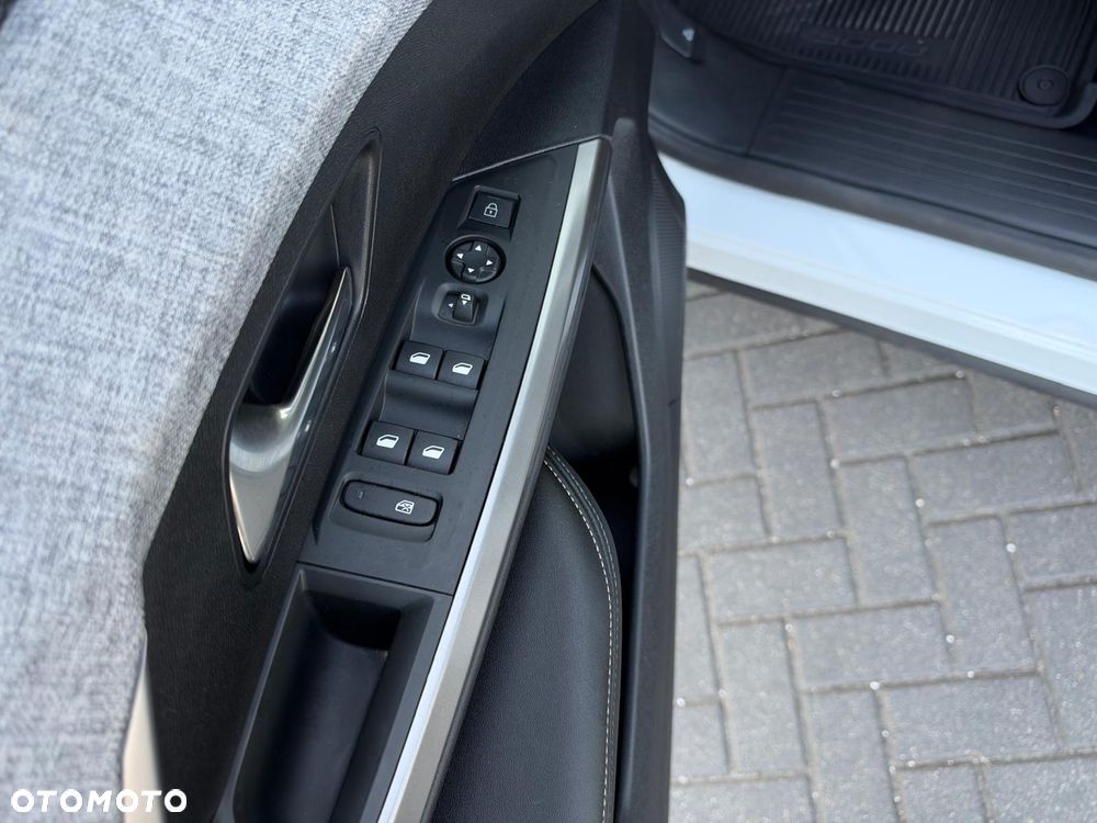 Peugeot 5008 1.2 PureTech mHEV Allure Pack S&S e-DCS6 - 14