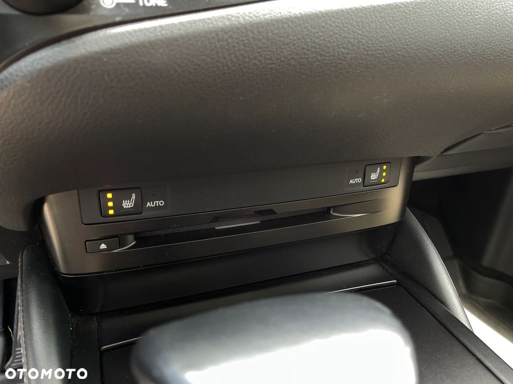 Lexus ES 300h Business Edition - 32