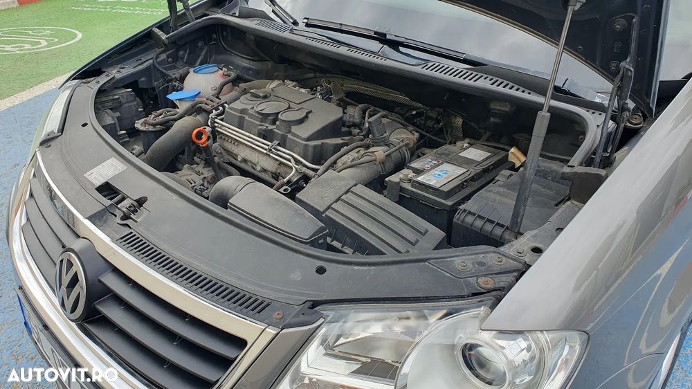 Volkswagen Touran 1.9 TDI DSG United - 35