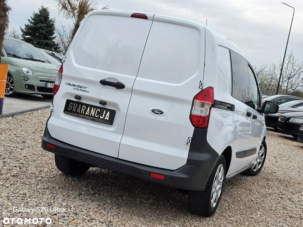 Ford Transit Courier - 27