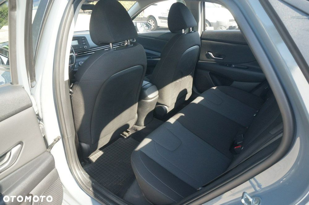 Hyundai Elantra 1.6 Modern CVT - 23