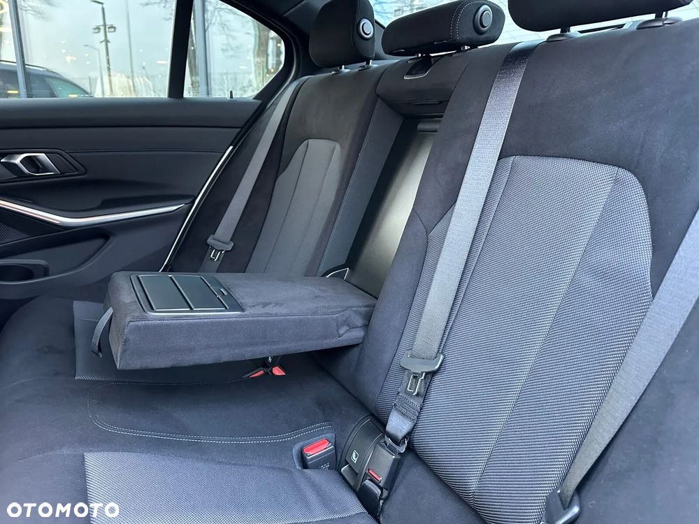 BMW Seria 3 318d MHEV M Sport - 6