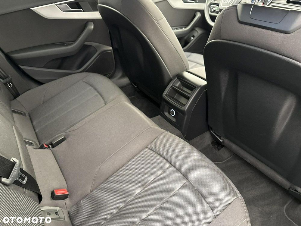 Audi A4 Limousine 35 TFSI S tronic - 24