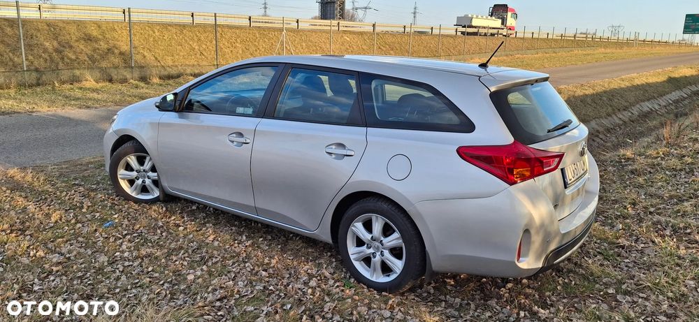 Toyota Auris 1.4 D-4D Comfort - 4