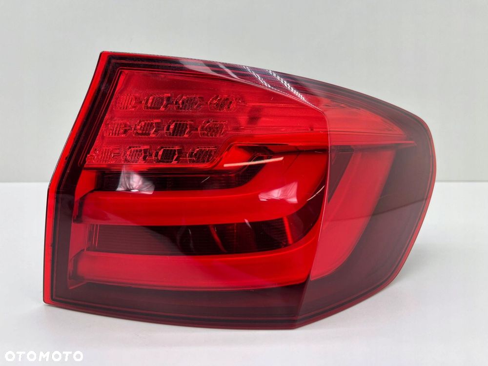 BMW 5 F11 PRAWA LAMPA TYŁ W BŁOTNIK LED 7203234