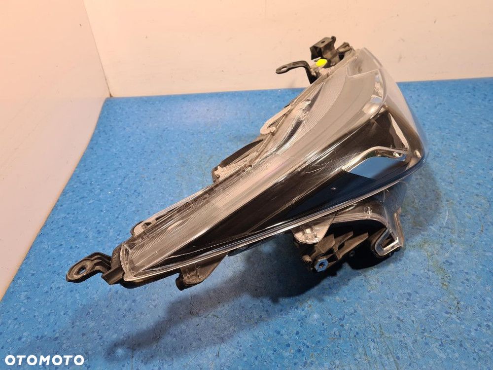 TOYOTA COROLLA E21 REFLEKTOR PRAWY 81110-02T30-00 - 3