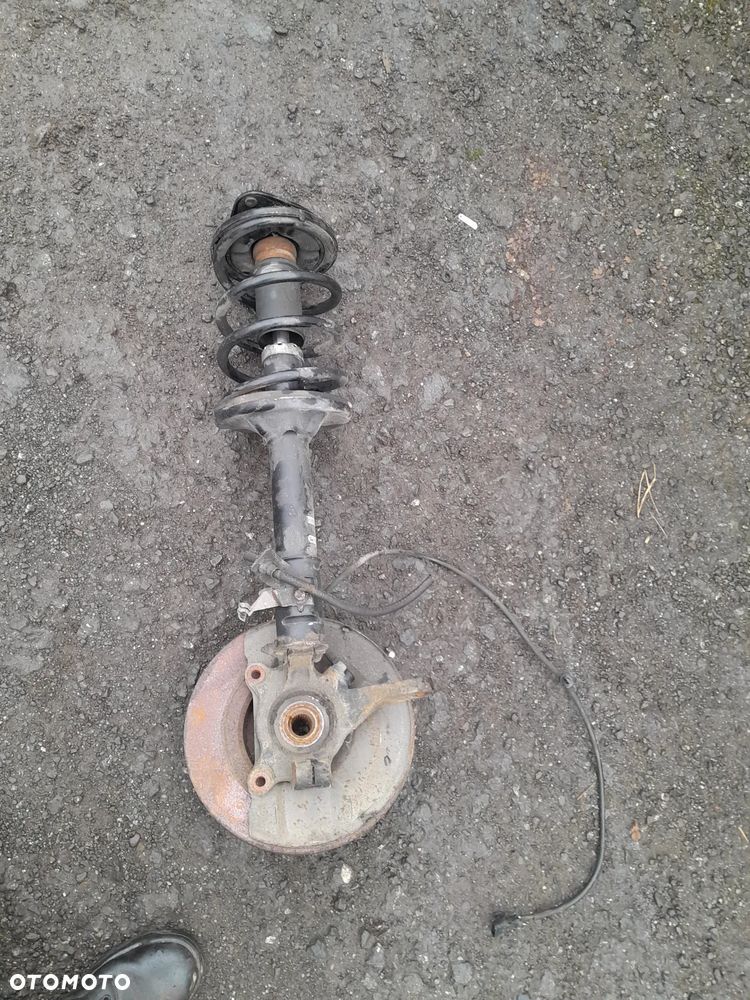 Zwrotnica z mcphersonem rpawa/lewa Mitsubishi Outlander I 1 lift 2004r. Cena za szt.