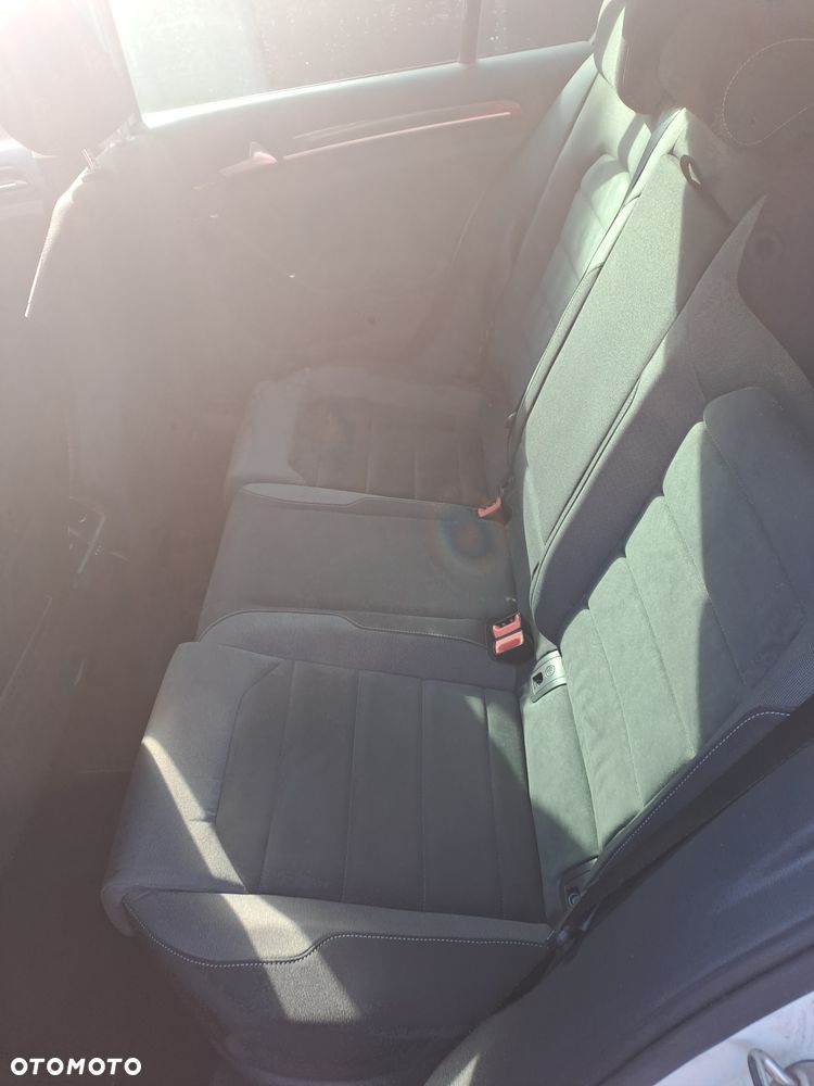 Volkswagen Golf 1.5 eTSI OPF DSG R-Line - 11