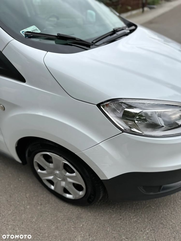 Ford Transit Courier - 15