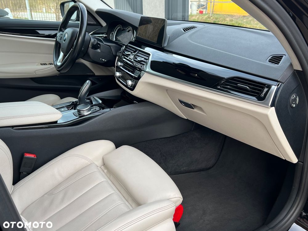 BMW Seria 5 520d xDrive Luxury Line sport - 18