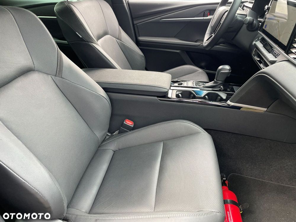 Toyota Camry - 13