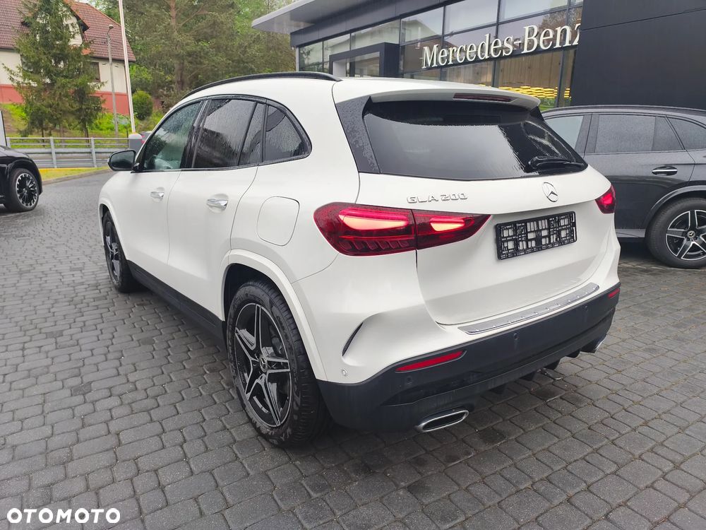 Mercedes-Benz GLA 200 AMG Line - 3