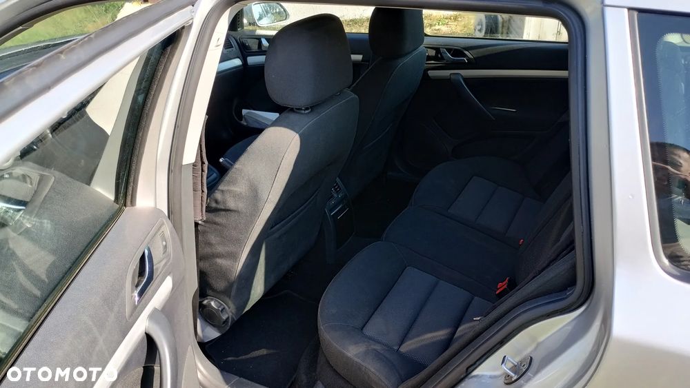 Skoda Octavia 1.6 Ambiente - 6