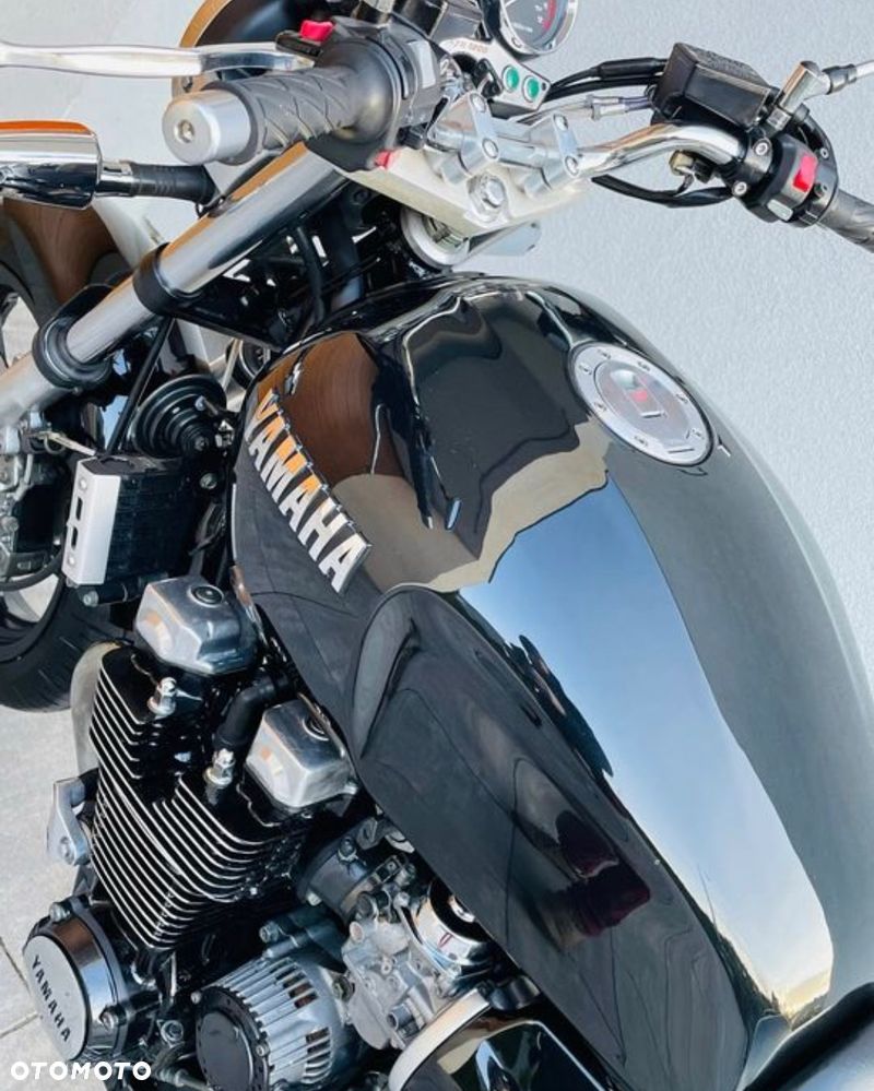 Yamaha XJR - 14