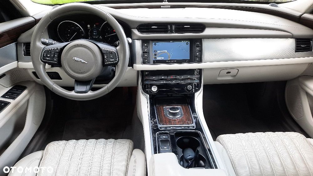 Jaguar XF 3.0 TDV6 Portfolio - 11