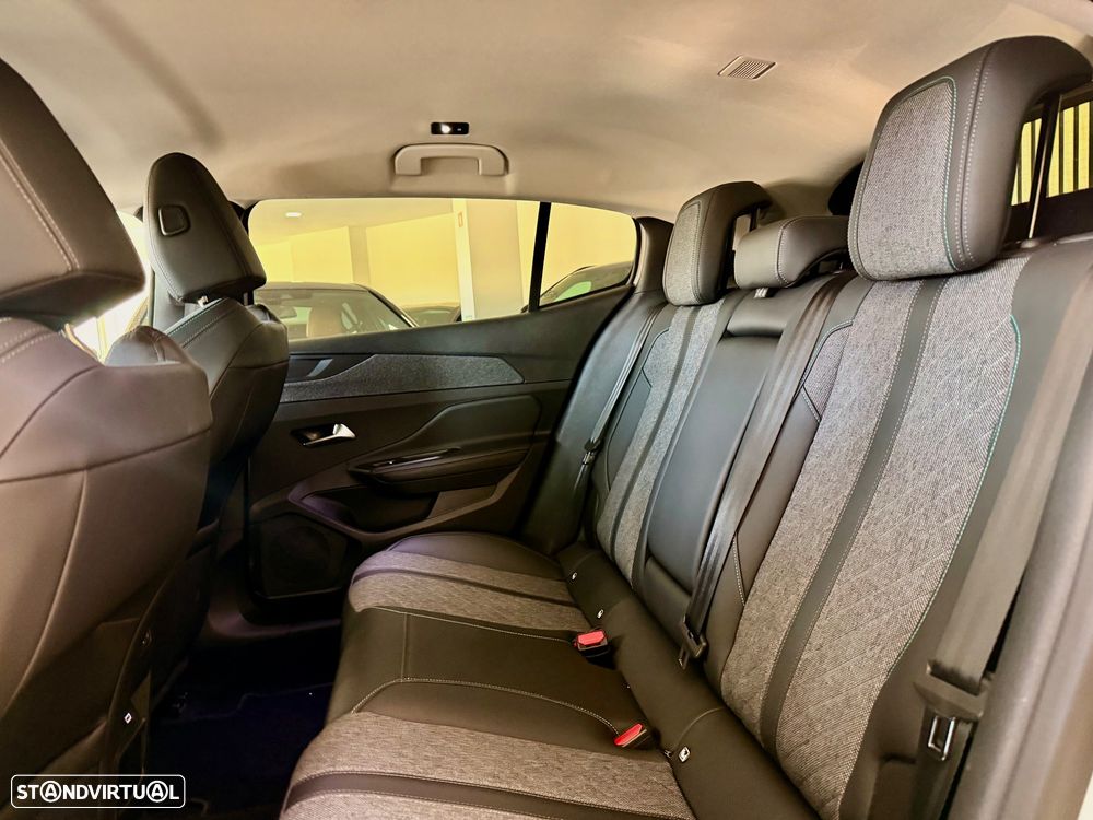 Peugeot 408 1.6 Hybrid Allure e-EAT8 - 10