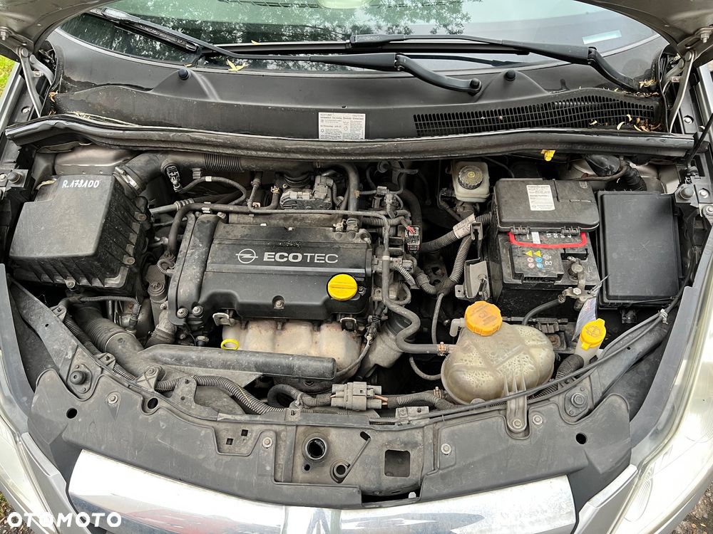 Opel Corsa 1.2 16V Cosmo - 11