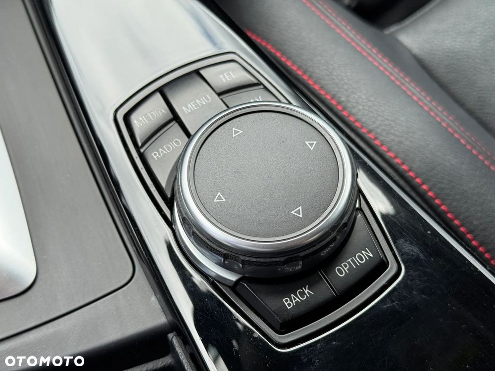 BMW Seria 3 320d Efficient Dynamic Edition Sport Line - 32