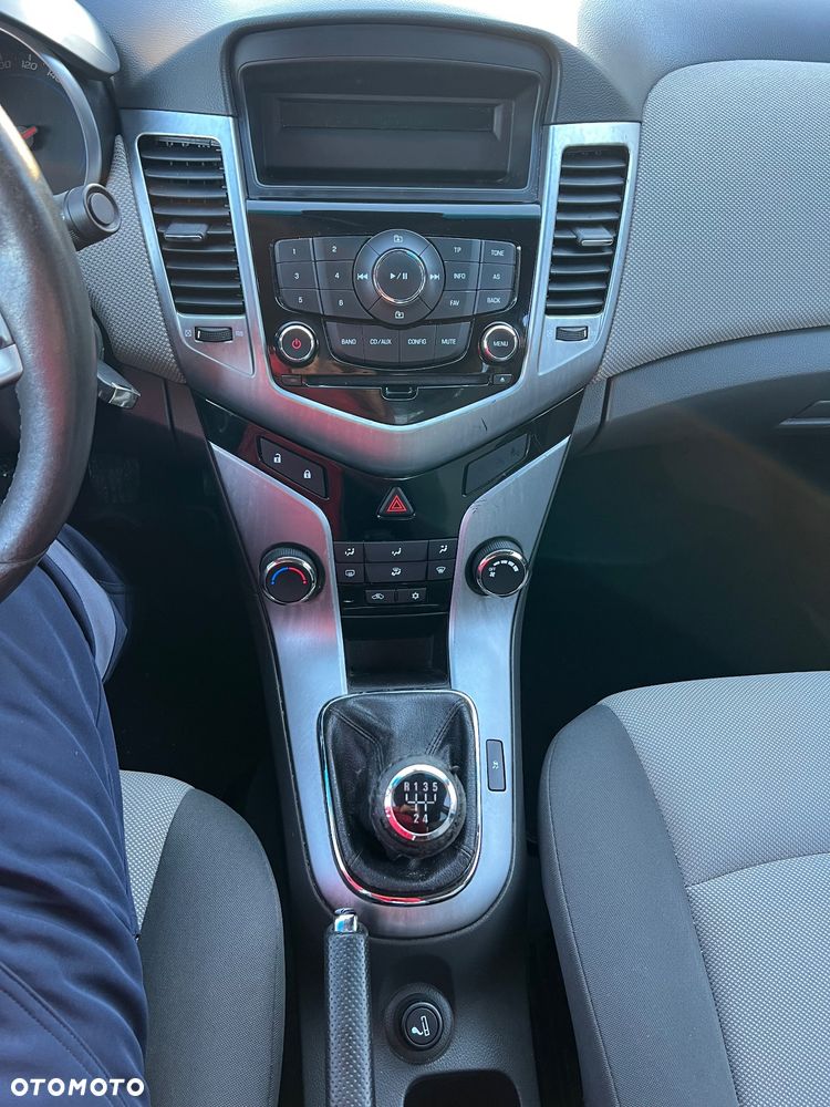 Chevrolet Cruze 1.6 - 17