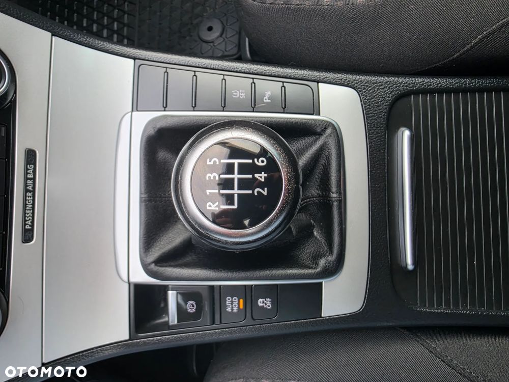 Volkswagen Passat - 20