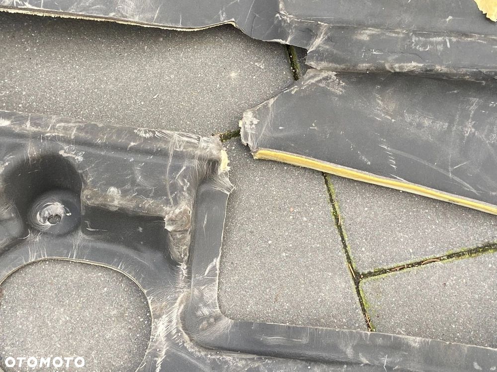 WYGŁUSZENIE ŚCIANY GRODZIOWEJ LAND ROVER DEFENDER L633 - 2