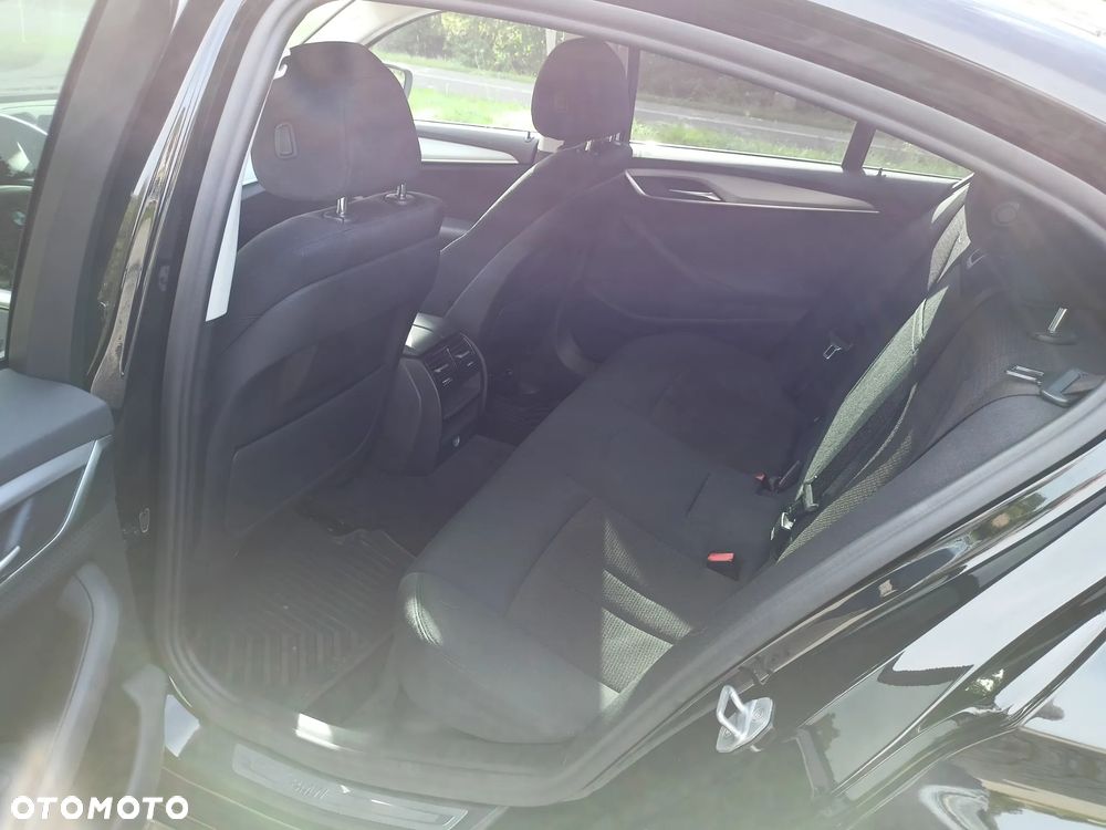 BMW Seria 5 518d - 14