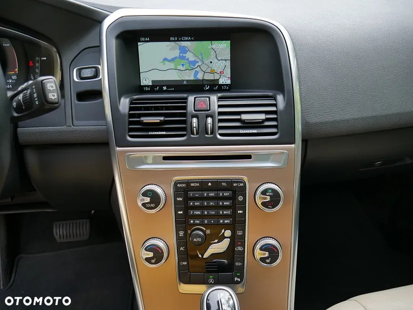 Volvo XC 60 D3 Geartronic Momentum - 17