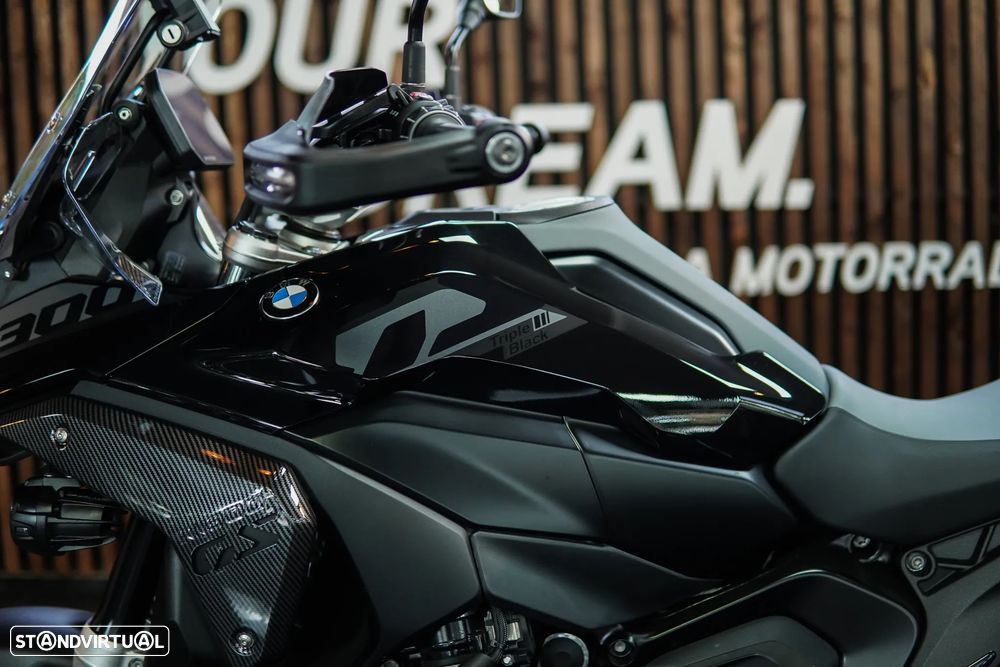 BMW R 1300 GS TRIPLE BLACK C/RODAS RAIOS DOURADAS - 26