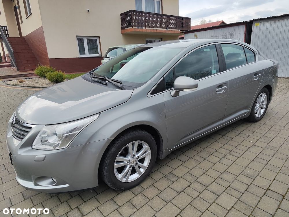 Toyota Avensis 1.8 Sol - 12