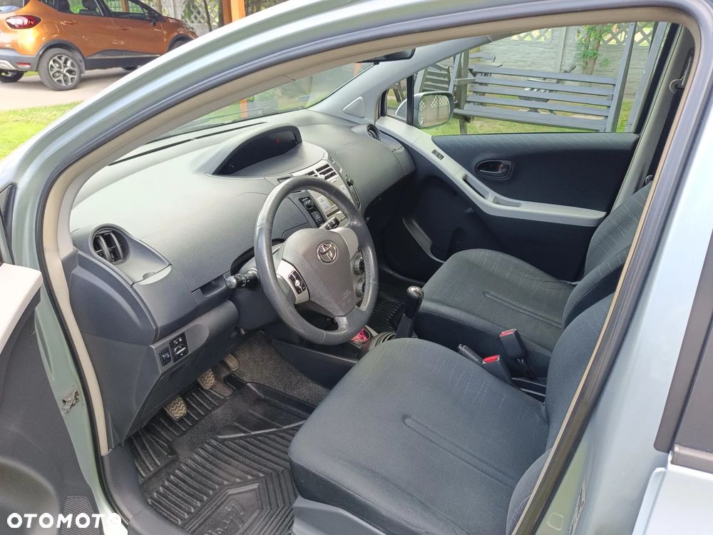 Toyota Yaris 1.3 VVT-i Sol - 12