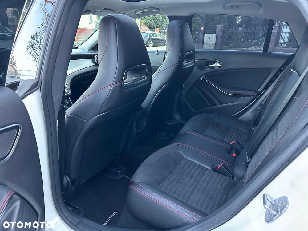 Mercedes-Benz CLA 220 4Matic 7G-DCT AMG Line - 10