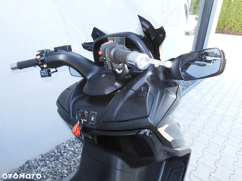 Suzuki Burgman - 11