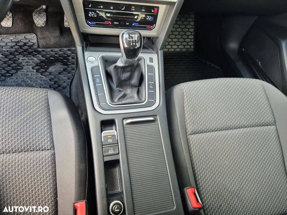 Volkswagen Passat 1.5 TSI ACT Trendline - 18