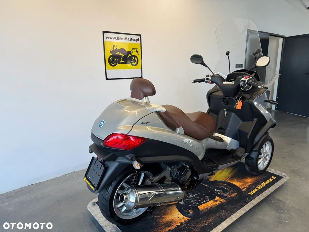 Piaggio MP-3 - 5
