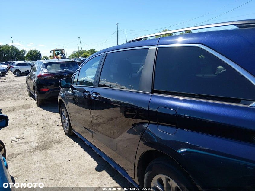 Toyota Sienna - 13