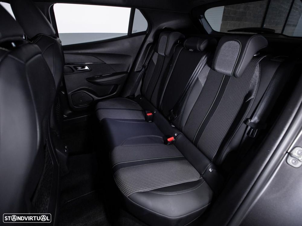 Peugeot 2008 1.2 PureTech GT EAT8 - 11