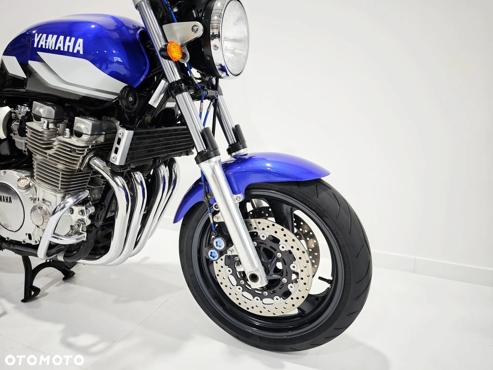 Yamaha XJR - 9