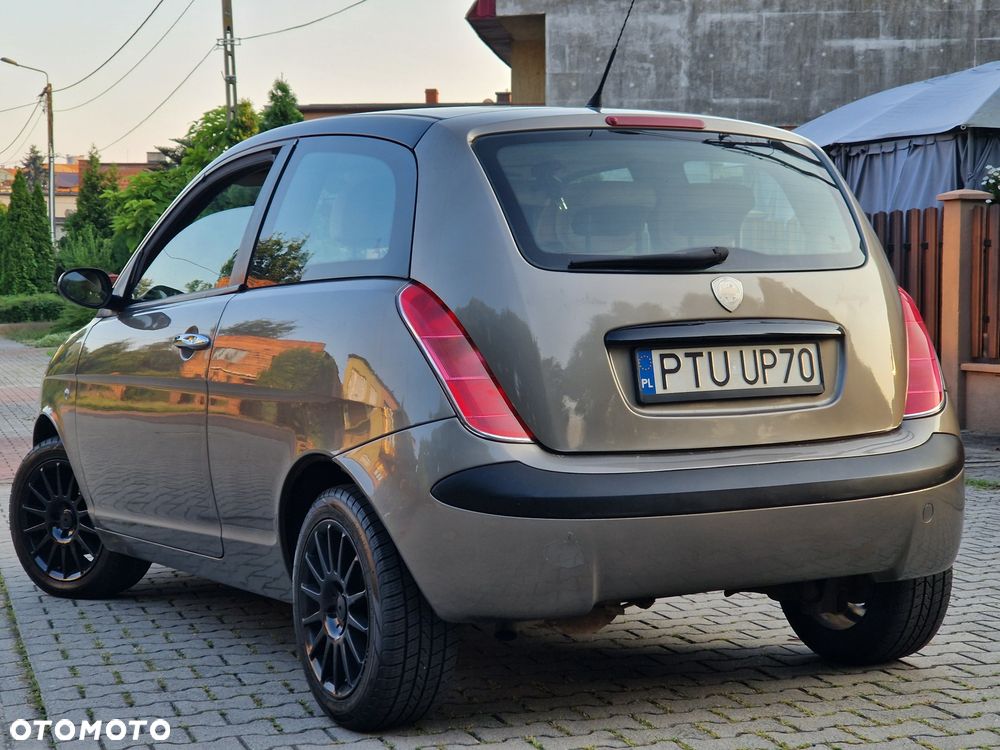 Lancia Ypsilon - 5