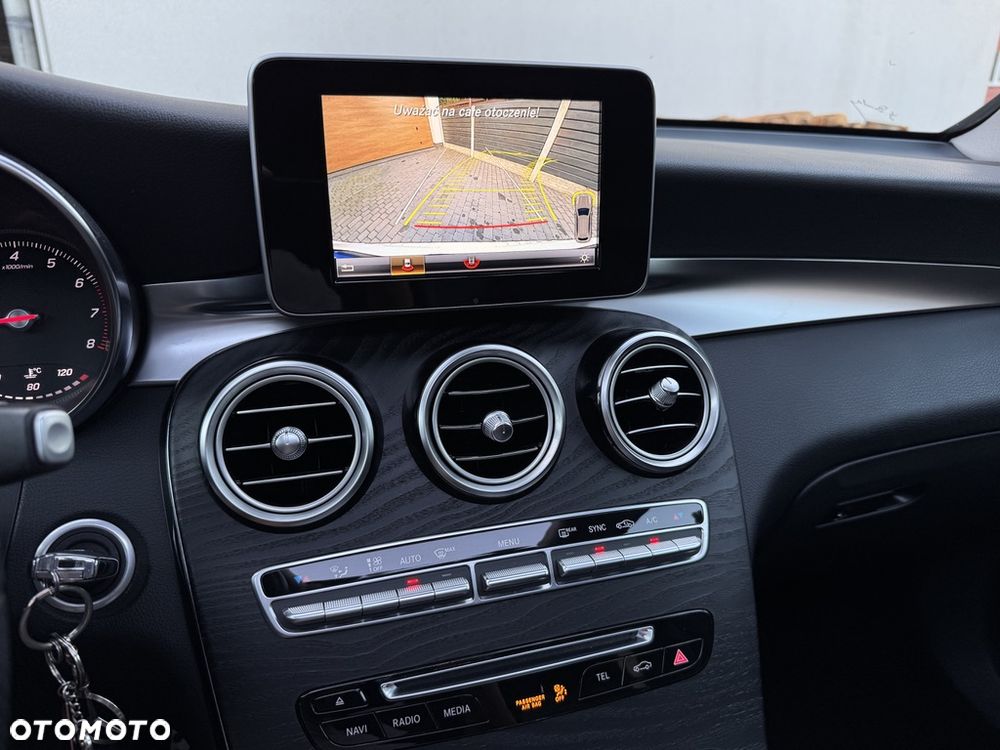 Mercedes-Benz GLC 250 4Matic 9G-TRONIC AMG Line - 38