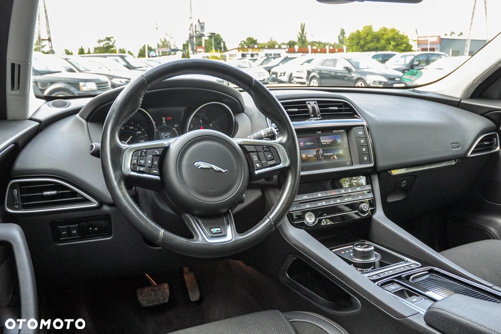 Jaguar F-Pace 2.0 i4D AWD R-Sport - 9