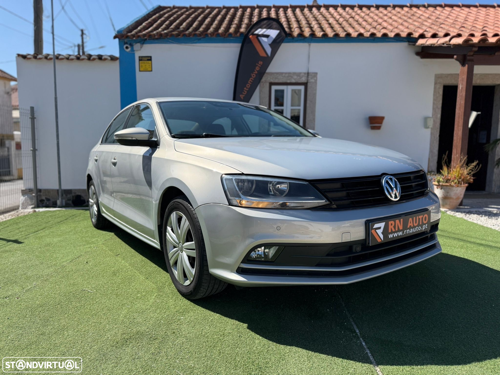 VW Jetta 2.0 TDI Confortline - 3