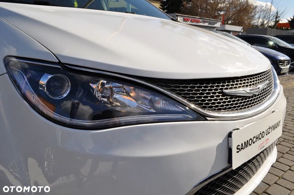 Chrysler Pacifica - 8