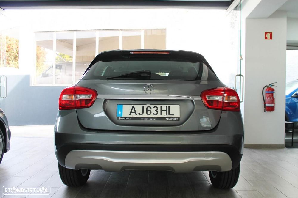 Mercedes-Benz GLA 180 d - 4