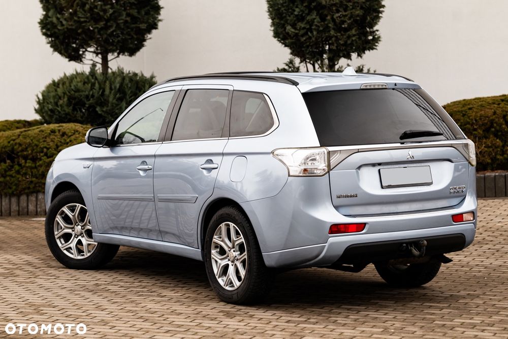 Mitsubishi Outlander 2.0 4WD Plus - 7