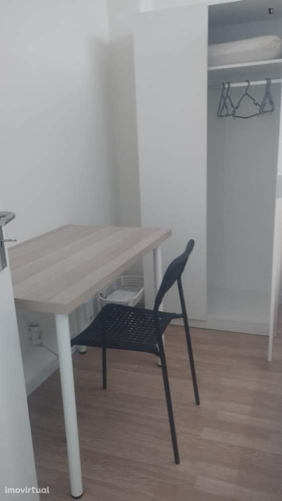 Quarto - localizado em Caldas da rainha - Grande imagem: 4/10