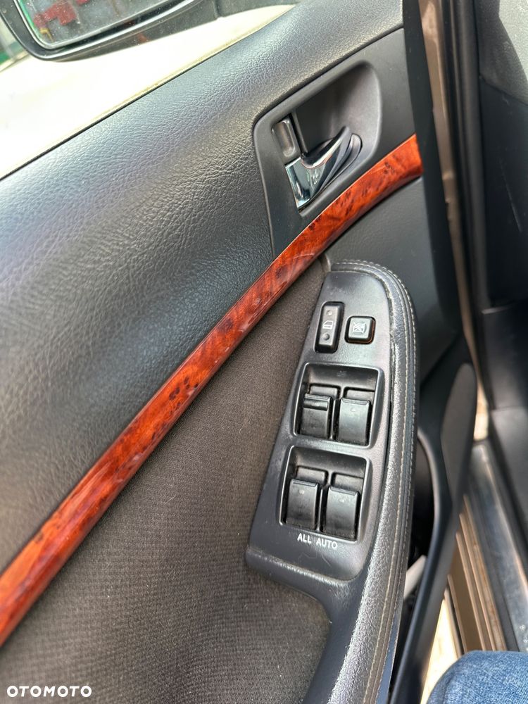 Toyota Avensis 2.0 VVT-i Sol - 23