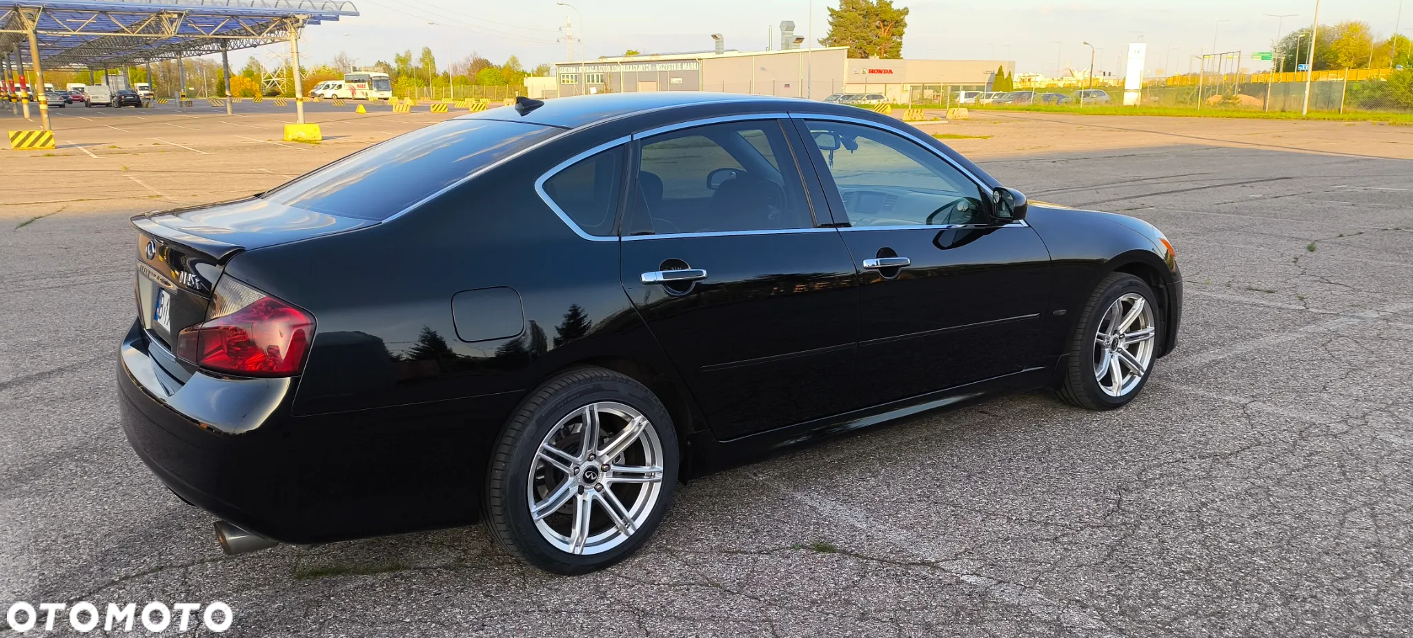 Infiniti M - 15