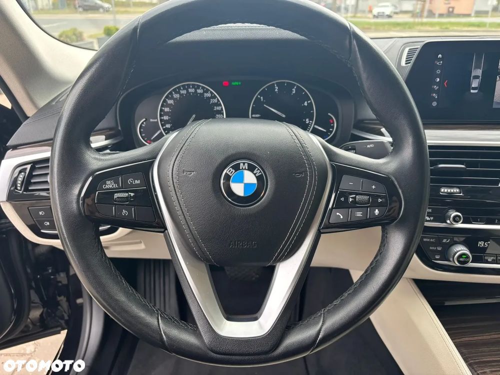 BMW Seria 5 520d Luxury Line - 11
